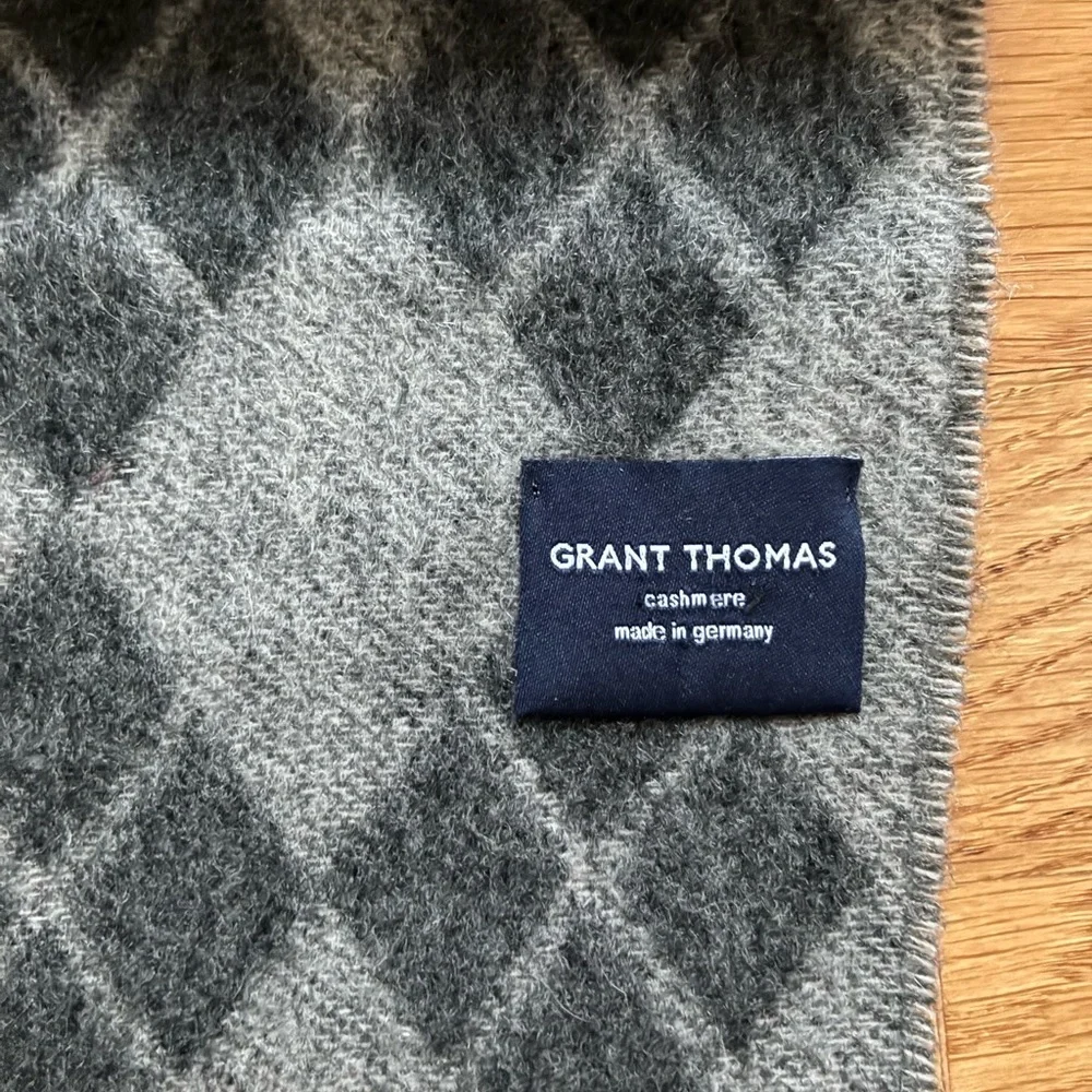 Grant Thomas Men’s Scarf Argyle Pattern End Fringes Gray